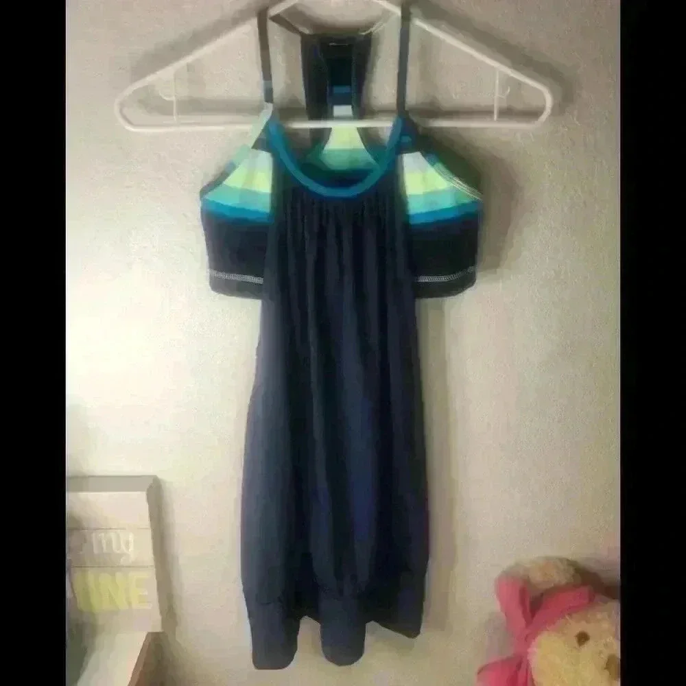 Lululemon navy tank with sports bra sz 4